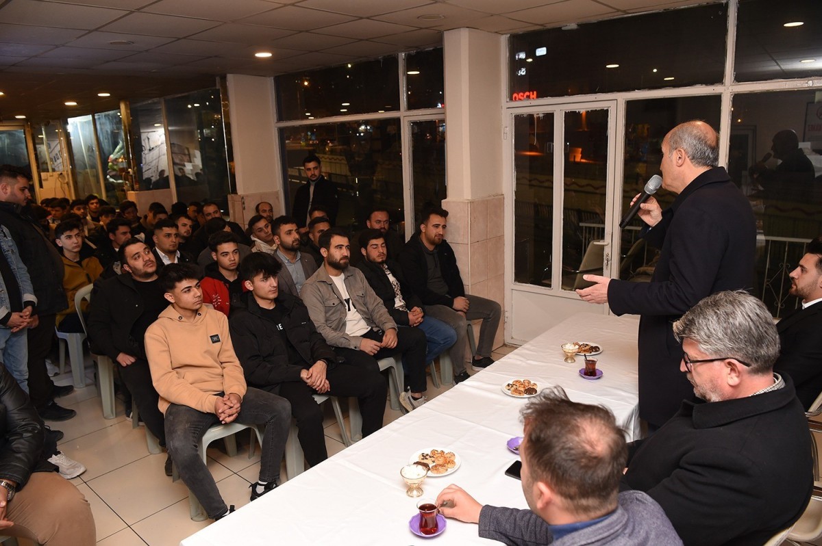Dulkadiroğlu Belediye Başkanı Okay, Gençlerle Buluştu ve Geleceğe İlişkin Projelerini Paylaştı!