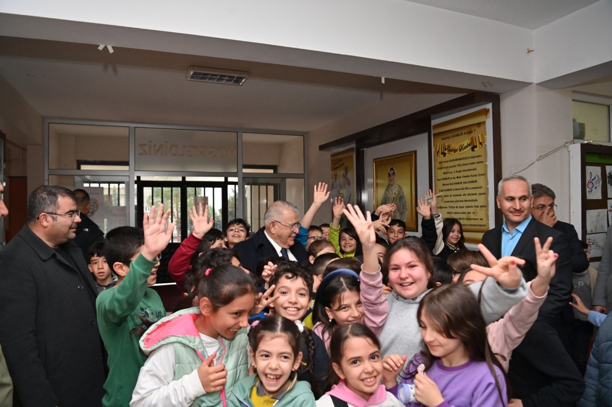 Başkan Mahçiçek, Öğrencilerin Sınav Heyecanına Katıldı: 
