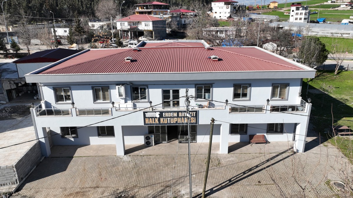 Türkoğlu Erdem Bayazıt Halk Kütüphanesi, Deprem Sonrası Yenilenerek Öğrencilere Açıldı