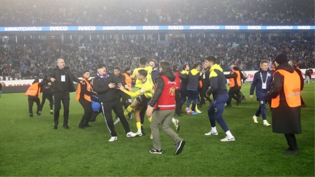 Trabzonspor-Fenerbahçe Maçında Çıkan Olaylarla İlgili 12 Kişi Gözaltında!