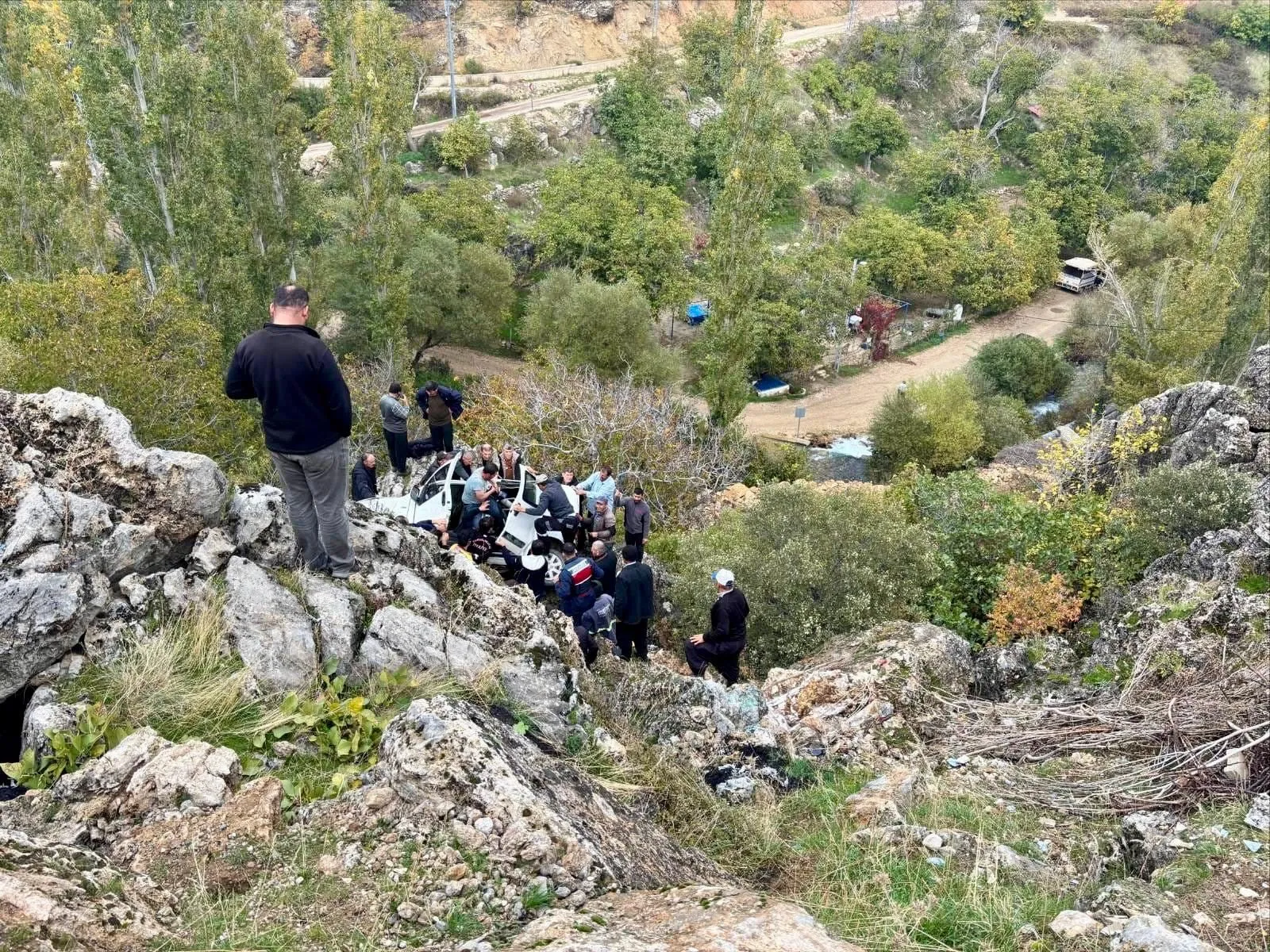 Kahramanmaraş Çağlayancerit’te Feci Kaza! Araç Yoldan Aşağıya Düştü!
