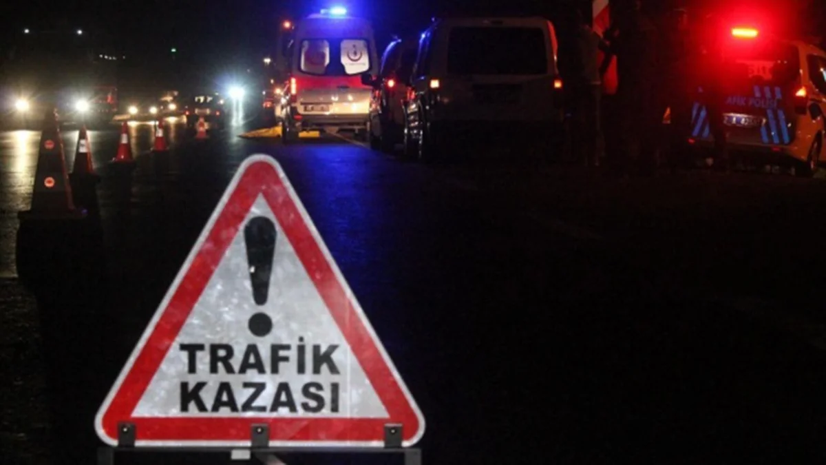 Edirne'de tur otobüsüyle tır çarpıştı: 10 kişi yaralandı
